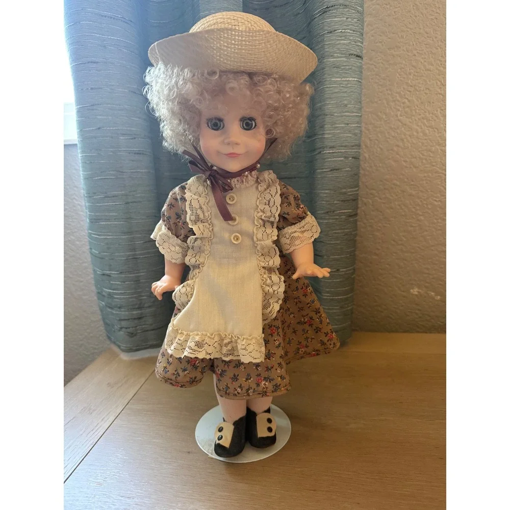 Vintage Blonde Curly Hair Doll Brown Floral Lace Dress Straw Hat Stand 12in‎